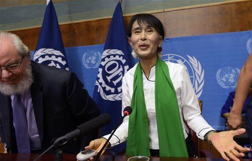 Suu Kyi to World: Don't Buy Our Oil