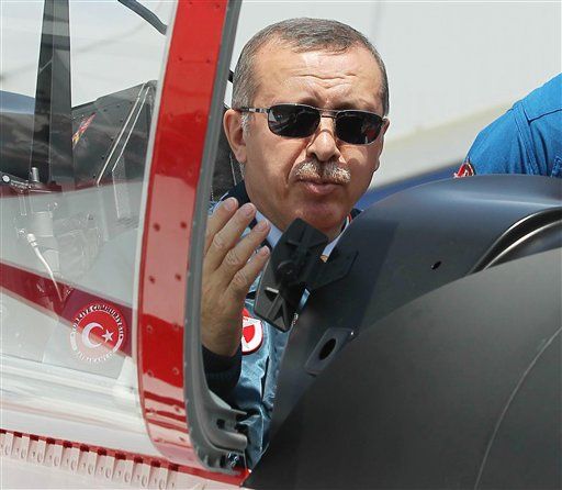 Turkey Sends Fighter Jets to Syria Border