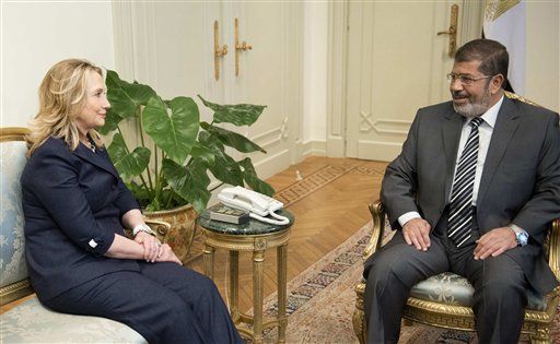 Clinton Meets Egypt's New President