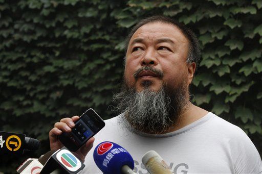 Ai Weiwei to Thousands of Supporters: Please Sue Me