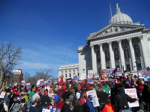 Wisconsin Judge Overturns Ban on Collective Bargaining