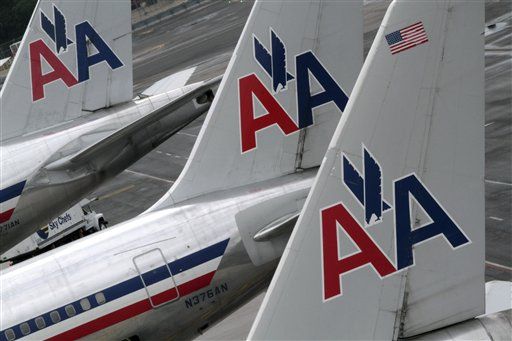 American Airlines Warns 11K of Possible Layoffs