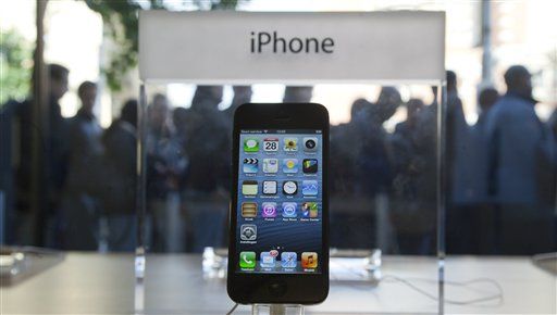 Samsung Drags iPhone 5 Into Patent War
