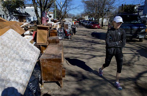 NY Marathon Runners Deliver Goods Instead