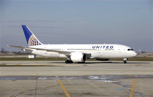 Fliers Stuck on Planes After United Computer Glitch