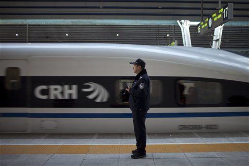 China Rolls Out World's Longest Bullet Train Route