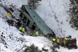 5 killed in Oregon Tour Bus Crash on I-84