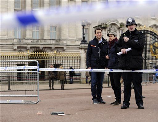 UK Cops Tase Guy With Knives Outside Buckingham