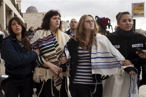 10 Women in Israel Detained for Wearing Prayer Shawls