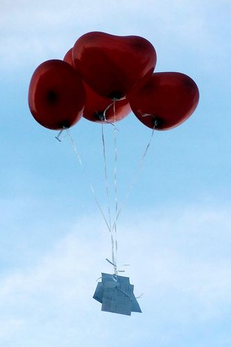 Man's Romantic Balloon Gesture a Felony: Florida