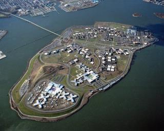 Ex-Con Snuck Back Into Rikers Island: Cops