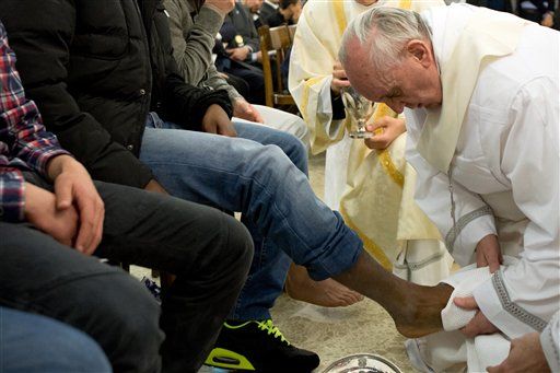 Pope Francis Washes Young Inmates' Feet