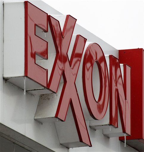 Exxon Mopping Up Oil Pipeline Spill in Ark.