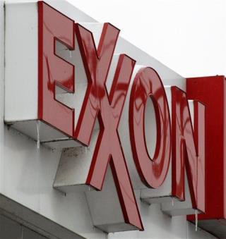 Exxon Mopping Up Oil Pipeline Spill in Ark.