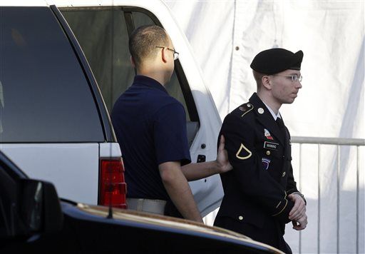 Disguised SEAL Team Sixer Will Testify in Manning Trial