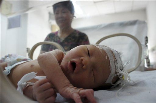 China City to Fine Unwed Moms