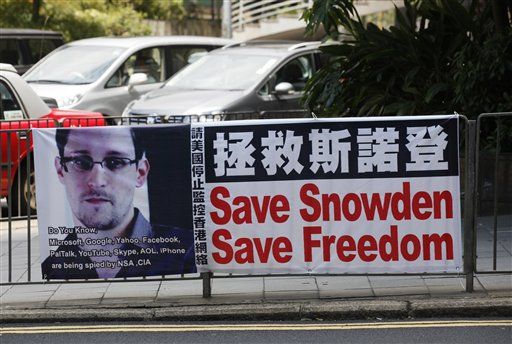 WikiLeaks to Iceland: Grant Snowden Asylum