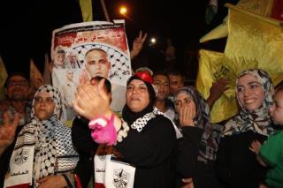 Israel Begins Freeing 26 Palestinian Prisoners