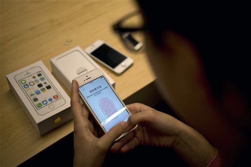 Franken Worried About iPhone's Fingerprint Scanner