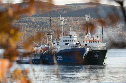 Russia Charges 5 in Greenpeace With Piracy