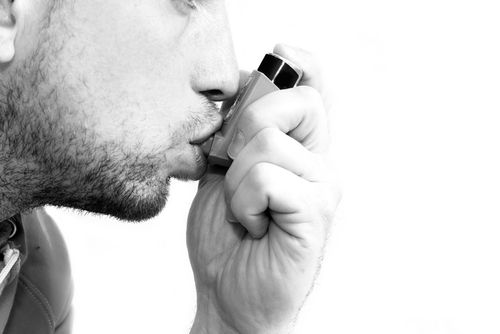 US Asthma Sufferers Coughing Up More Cash
