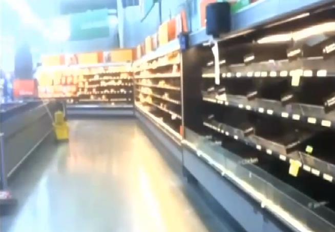 Frenzied Shoppers Empty Walmarts After Food Stamp Glitch