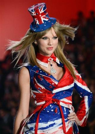 Weird Catfight Victorias Secret Model Disses Taylor Swift