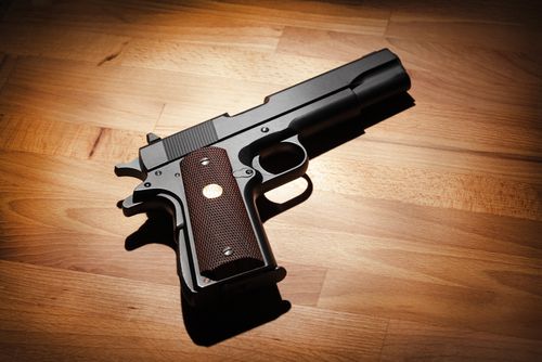 Clerk Scares Off Robbers: My Gun Is Bigger