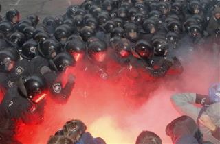 Dozens Hurt as Huge Ukraine Protest Turns Violent