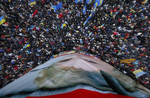 Irate Kiev Protesters Rip Down Lenin Statue