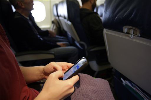 FCC Faces In-Flight Cell Phone Backlash