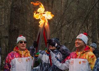 Torch Bearer Carries Olympic Flame, Then Dies