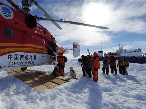 US Joins in Antarctic Ship Rescue Effort