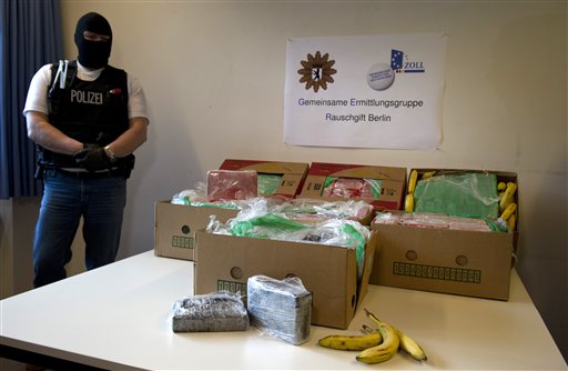 Grocery Workers Open Banana Crates, Find Cocaine