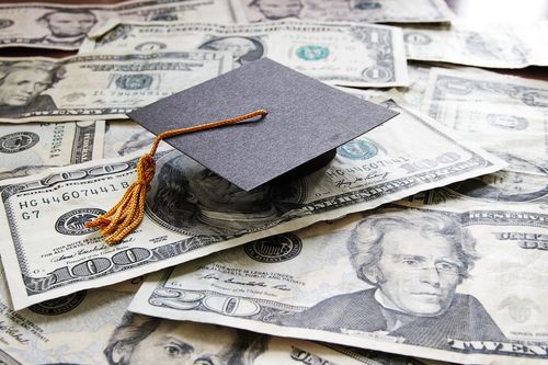 18-Year-Old Sues Mom, Dad for College Money