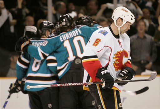 Roenick Stars with 4-point Game in Sharks' Clinching 5-3 Win