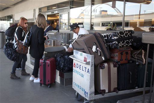 LA Cops Bust Baggage Handlers for Theft