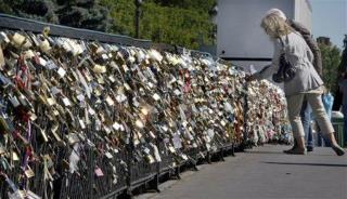 Paris 'Love Locks' May Threaten Bridges