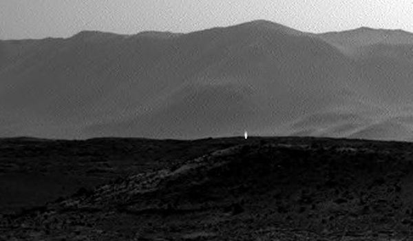 'Mystery Light' Spotted in Mars Photos