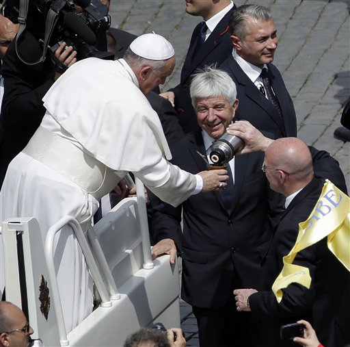 Pope Poses for Selfies After Palm Sunday Remarks