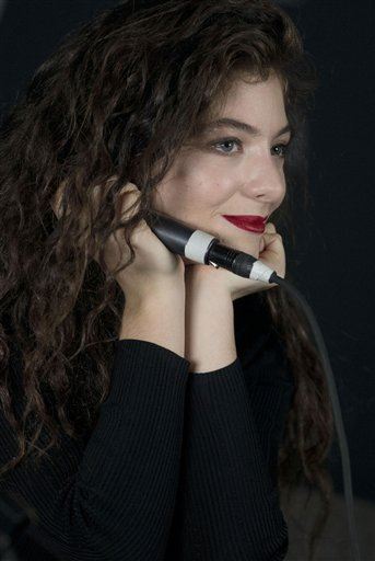 Lorde Tweets Name, Photo of Her 'Stalker'