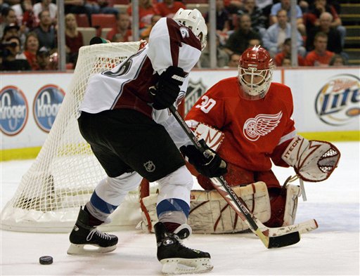 Red Wings Beat Avalanche, 4-3