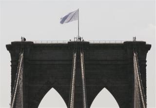 Cops Still Baffled Over Brooklyn Bridge Flag Stunt