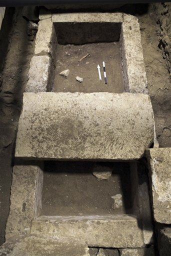 Bones in Ancient Tomb May Solve Greece Mystery