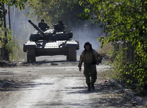 Russian Tanks Enter Ukraine, Sparking Fear of More Fighting