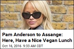Pam Anderson to Assange: Here, Have a Nice Vegan Lunch