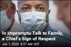 In Impromptu Talk to Family, a Chief&#39;s Sign of Respect