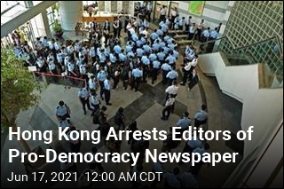 HK Raids Pro-Democracy Newspaper, Arrests Editors