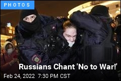 Russians Chant &#39;No to War!&#39;