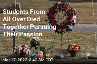 After Fatal Texas Crash, a Memorial of Golf Balls